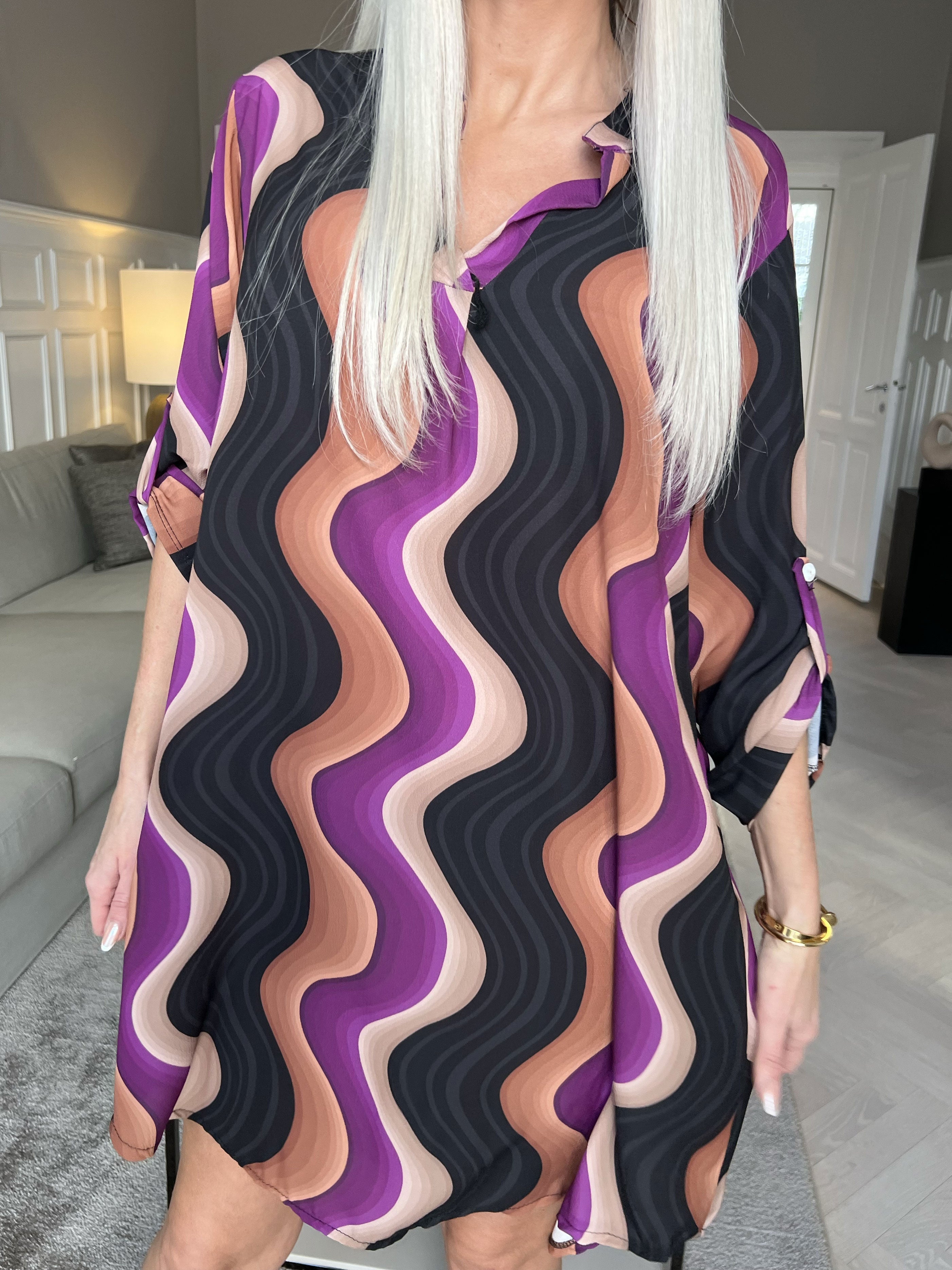 Vanesa Dress Wave - Lätt och luftig mönstrad klänning